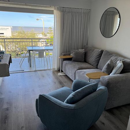 Ocean View - Alexandra Headlands Beachfront Unit المظهر الخارجي الصورة