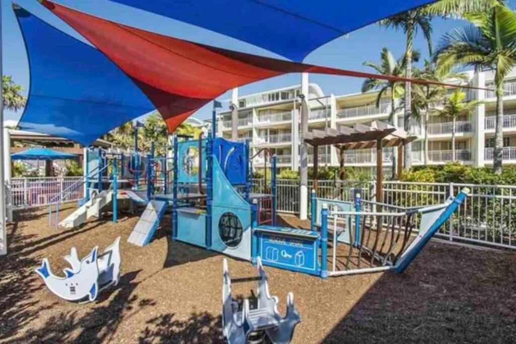 Ocean View - Alexandra Headlands Beachfront Unit المظهر الخارجي الصورة