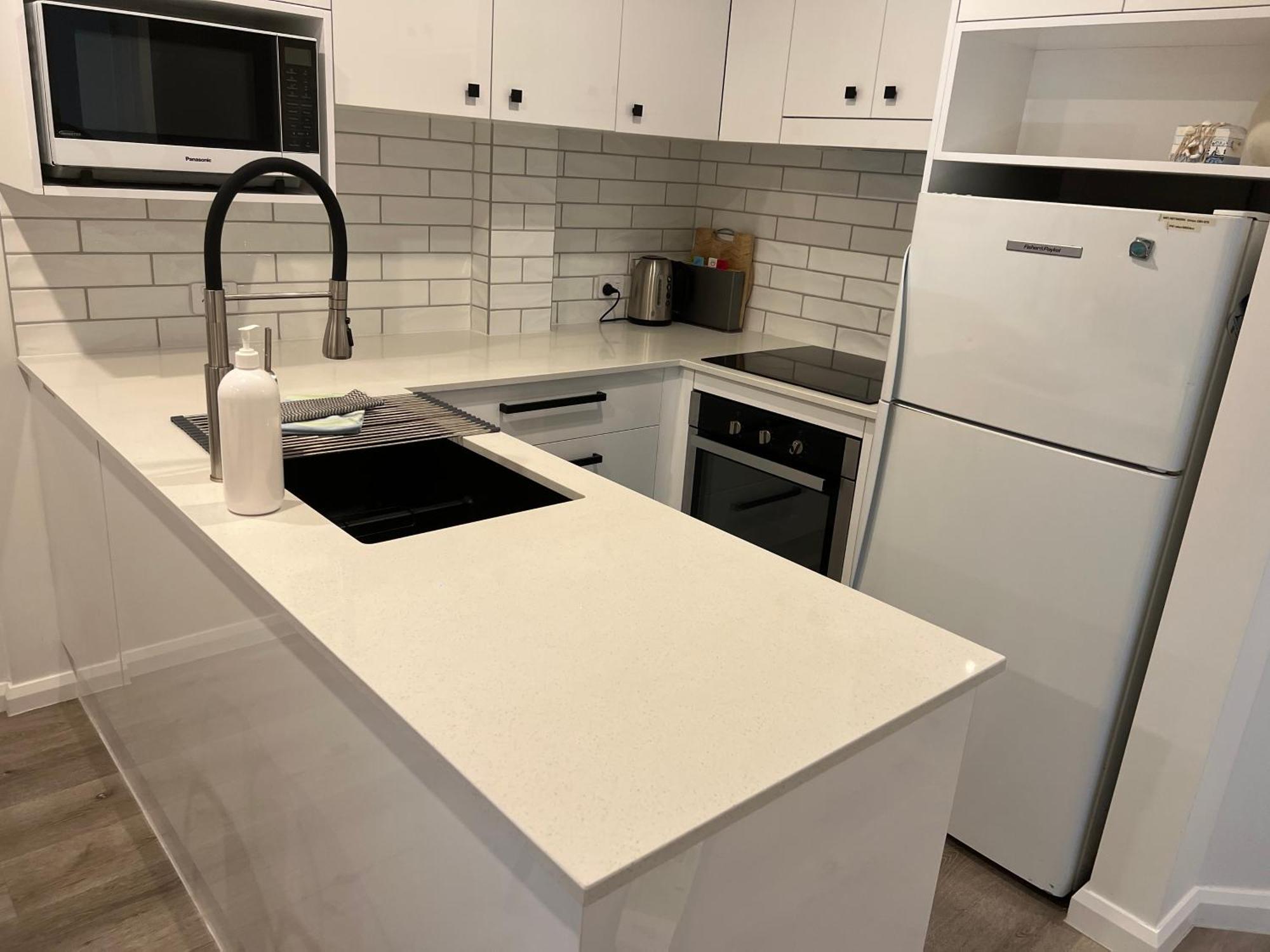 Ocean View - Alexandra Headlands Beachfront Unit المظهر الخارجي الصورة
