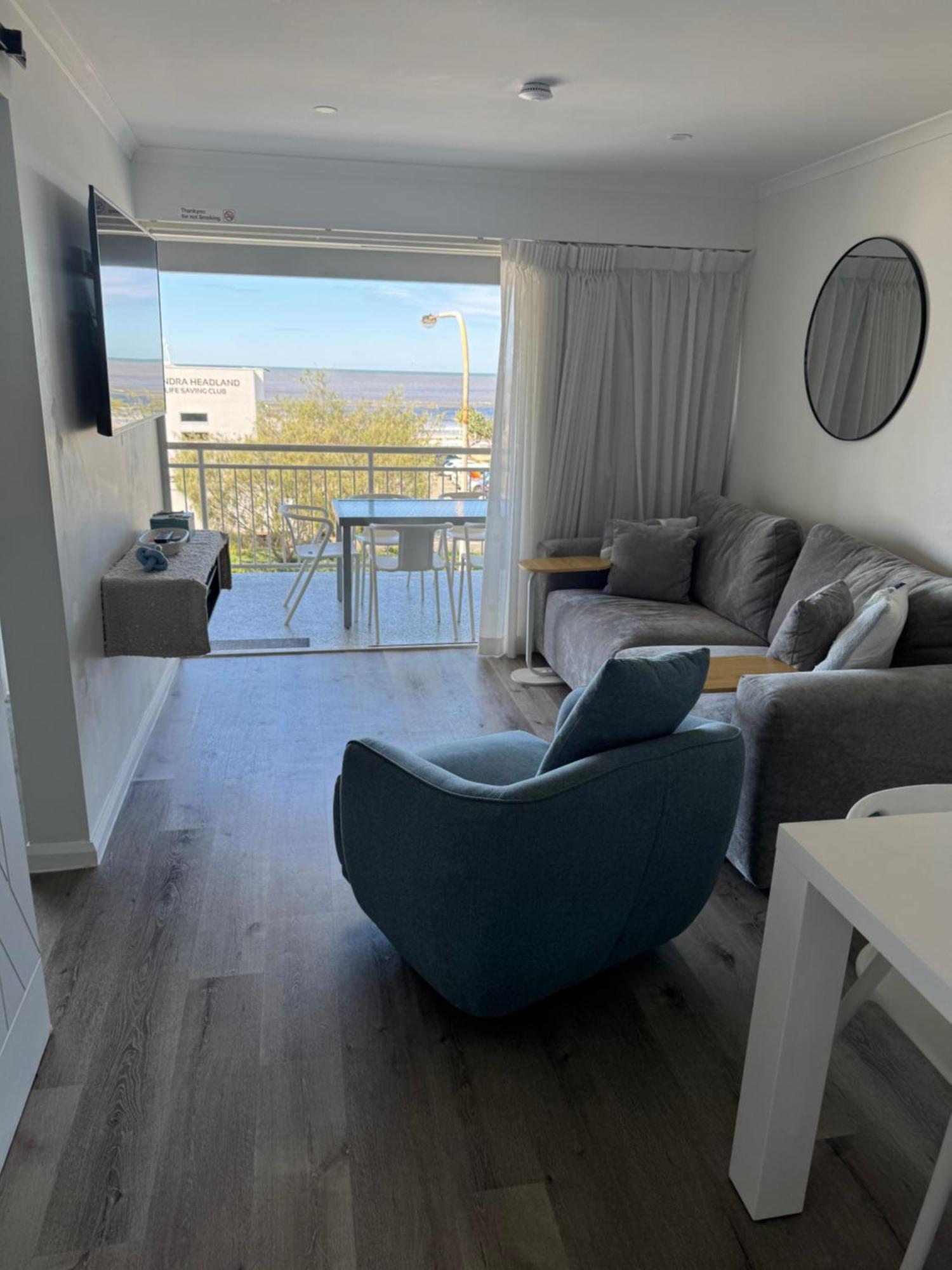 Ocean View - Alexandra Headlands Beachfront Unit المظهر الخارجي الصورة