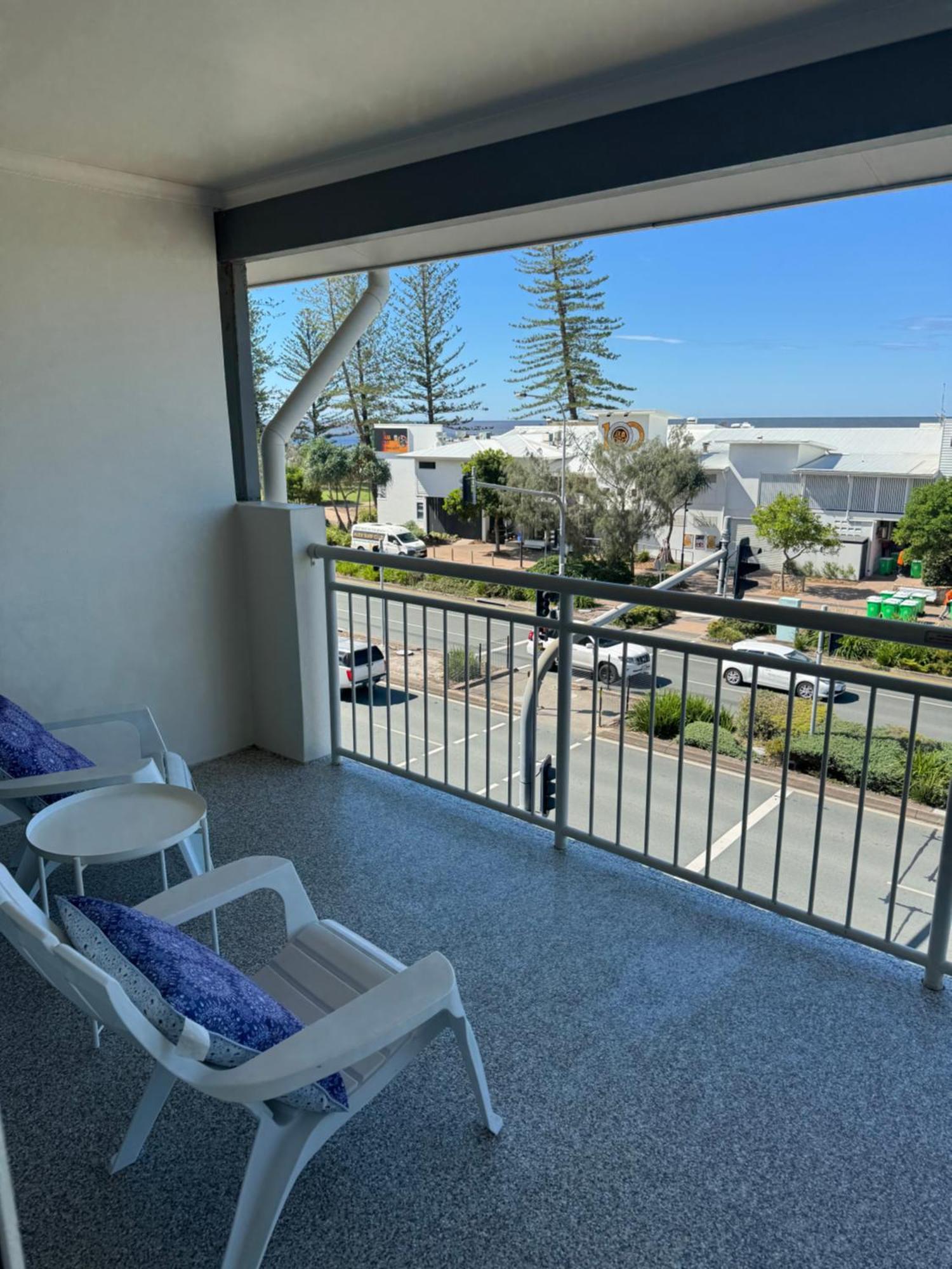 Ocean View - Alexandra Headlands Beachfront Unit المظهر الخارجي الصورة